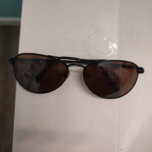 Black wired aviator sun glasses